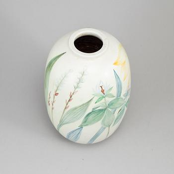 A stoneware vase by Carl-Harry Stålhane.
