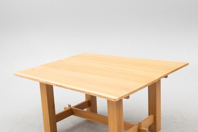 Matbord, signerat 16/12 1988.