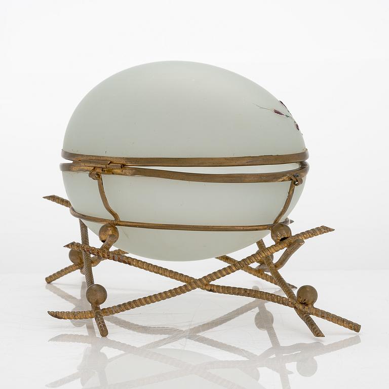 A late 19th-century egg shape glass box.