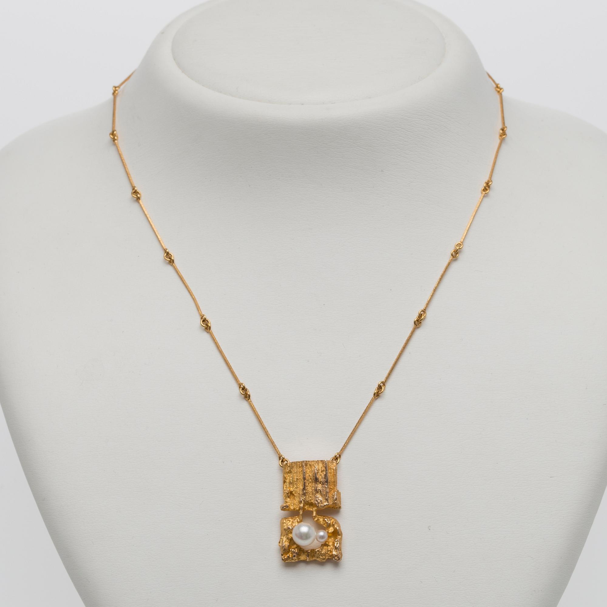 A NECKLACE, 14K gold, cultured pearls. Björn Weckström, Lapponia, Helsinki.