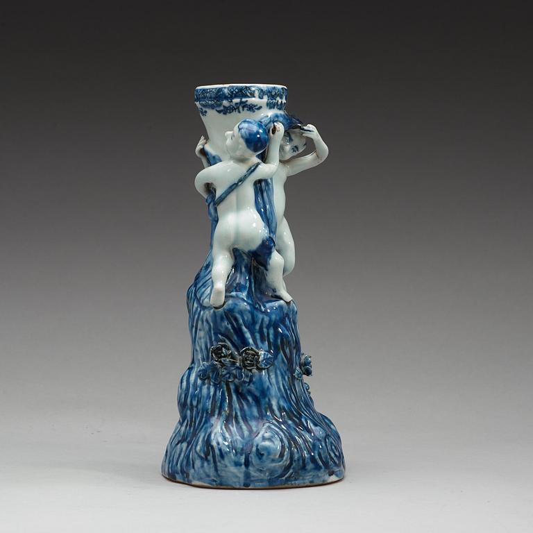 A blue and white base to a lemonbasket, Qing dynasty, Qianlong (1736-95).