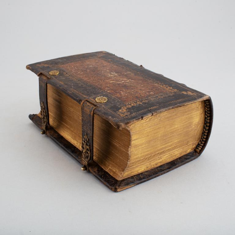 Baroque bookbinding. Provenance: De Geer / Finspong , Nils Gyldenstolpe, Thore Virgin.