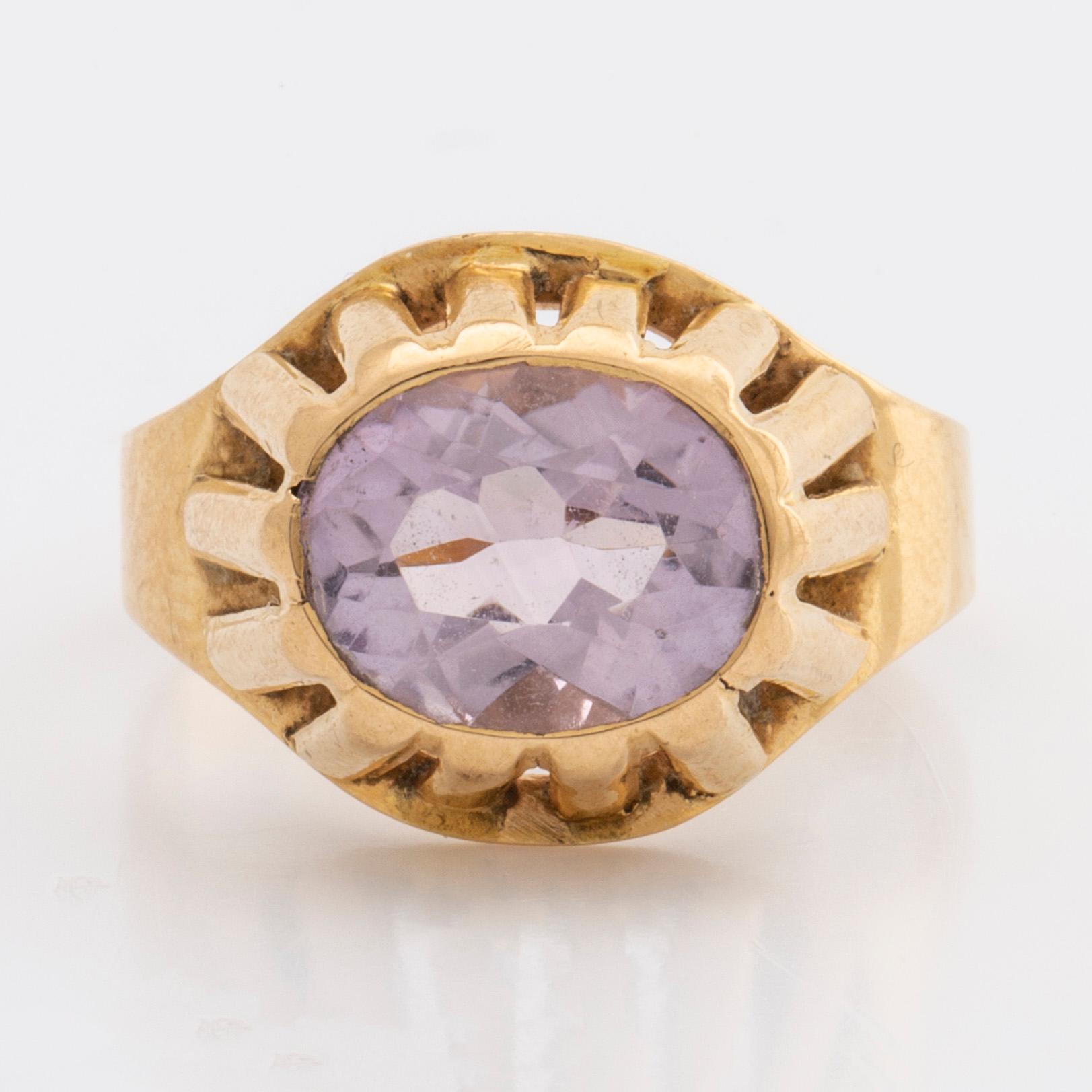 RING 18k gold 1 amethyst approx 9x 7 mm,  total weight 4,0 g. Stigbert Stockholm 1960.