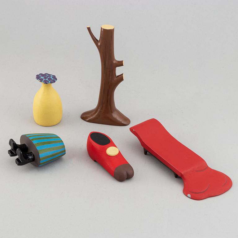 Pia König, a sculpture group with shelf, signed and numbered 5/5, 3/5, 2/5. and 1/5 and dated 2005.