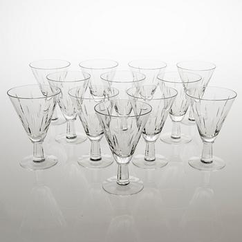 SAARA HOPEA 71-piece Inari crystal stemware set for Nuutajärvi. Designed in 1953.