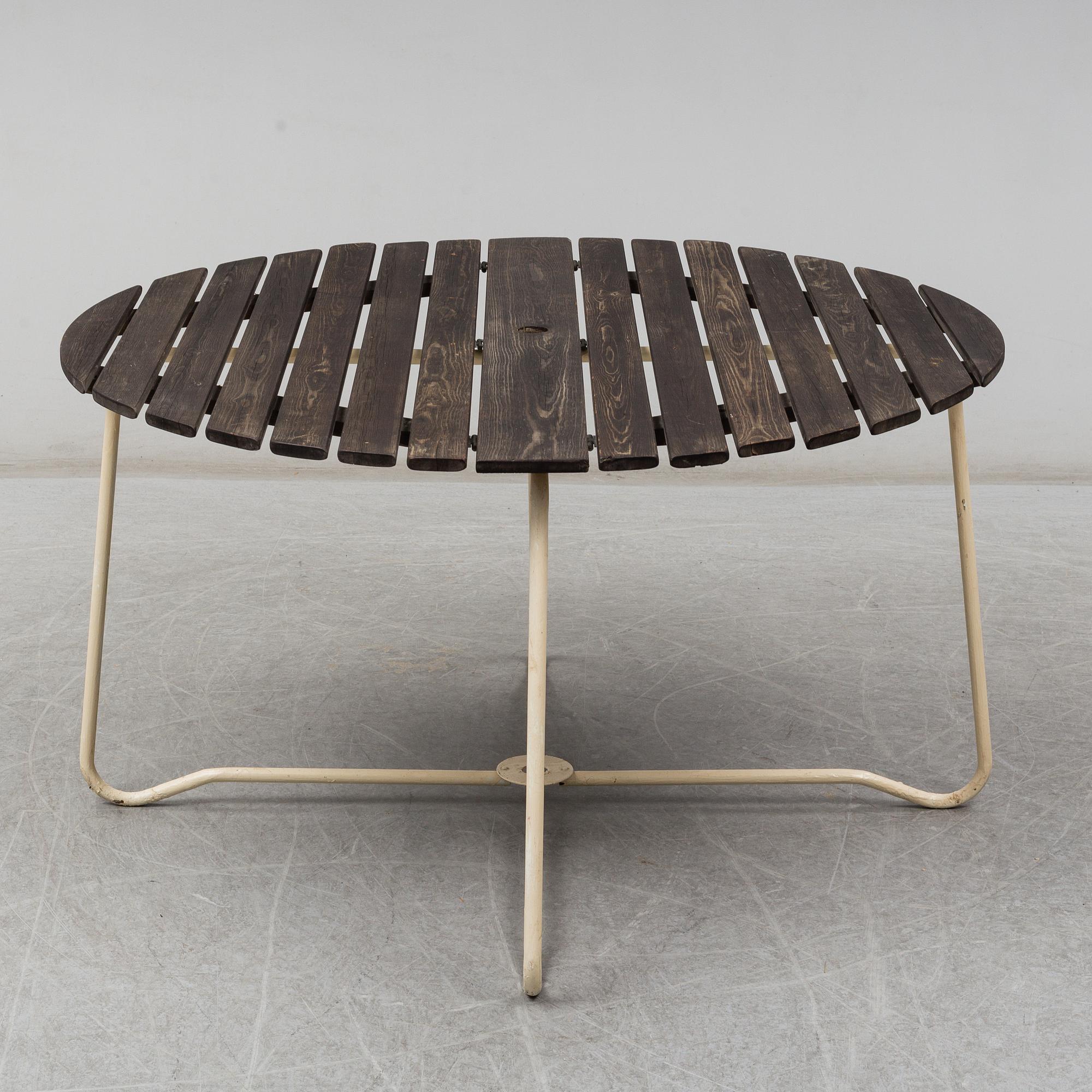 A five-piece suite of garde furniture, second half of the 20th Century.