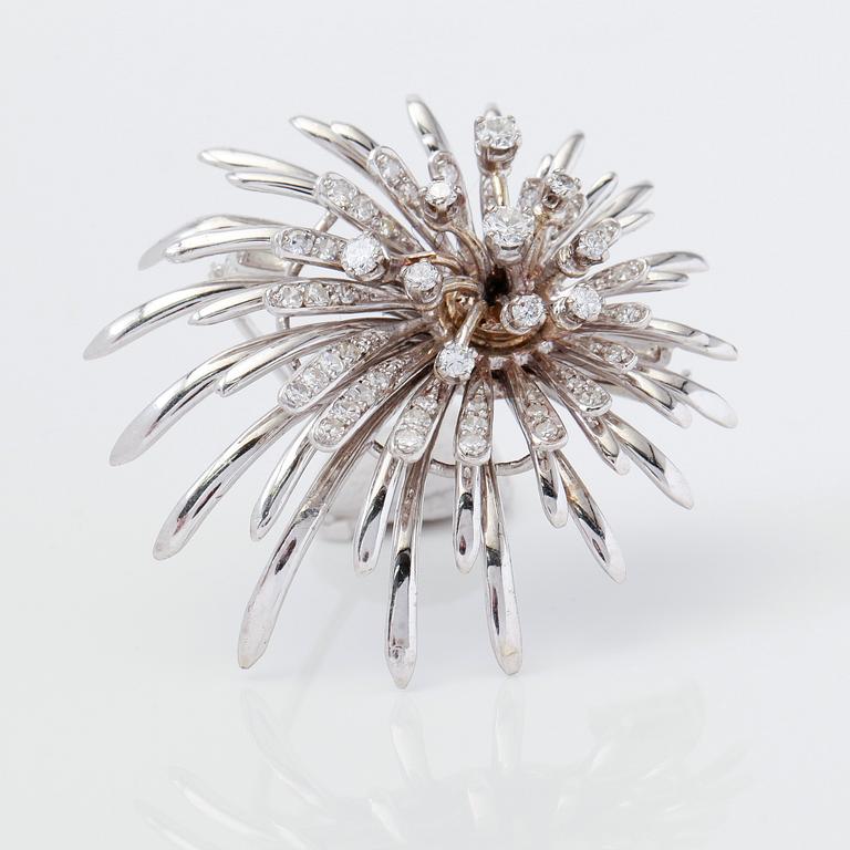 BROSCH, 18K vitguld och diamanter.