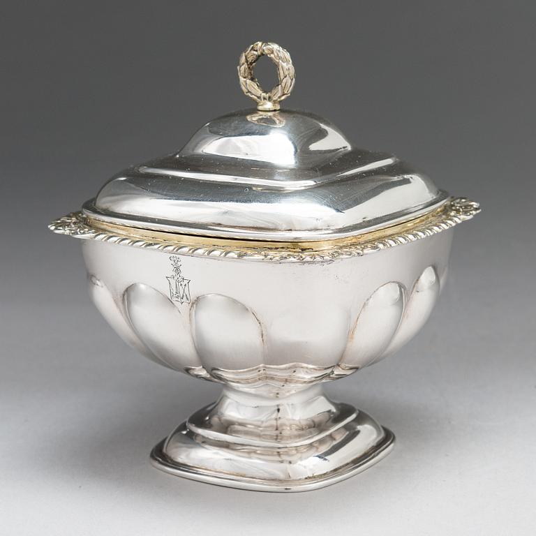 A parcel-gilt silver bonbonniere, maker's mark of Samuel Eberlein, Saint Petersburg, Russia 1825.