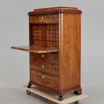 CHIFFONJÉ, omkring 1800-talets mitt.