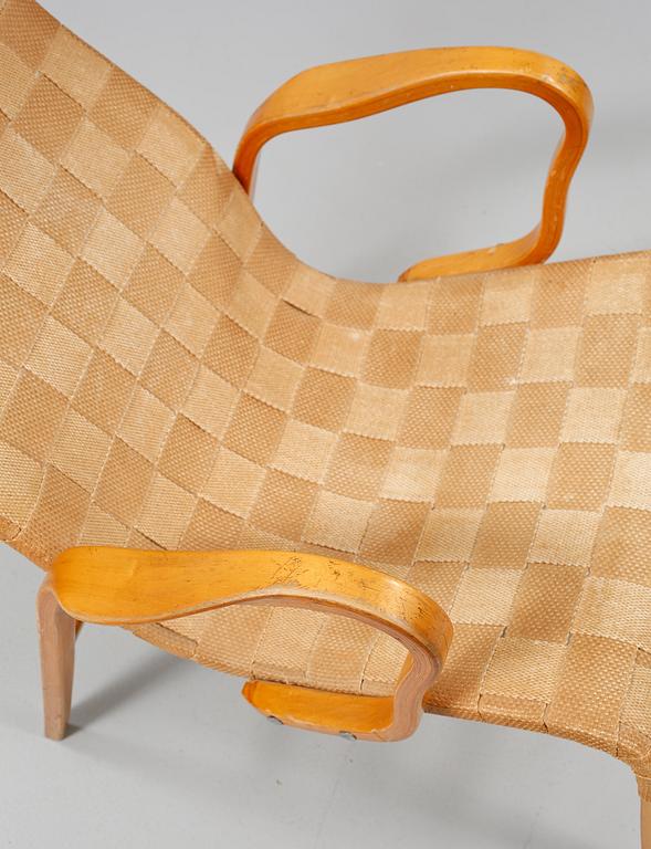 KARMFÅTÖLJ, omkring 1900-talets mitt.