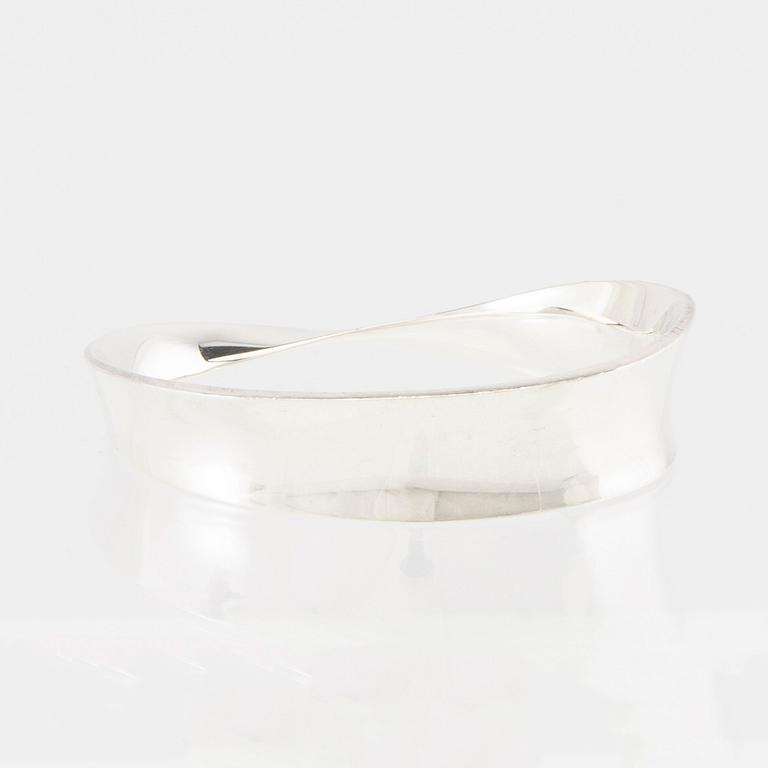 Vivianna Torun Bülow-Hübe, silver bracelet "Möbius", Georg Jensen.