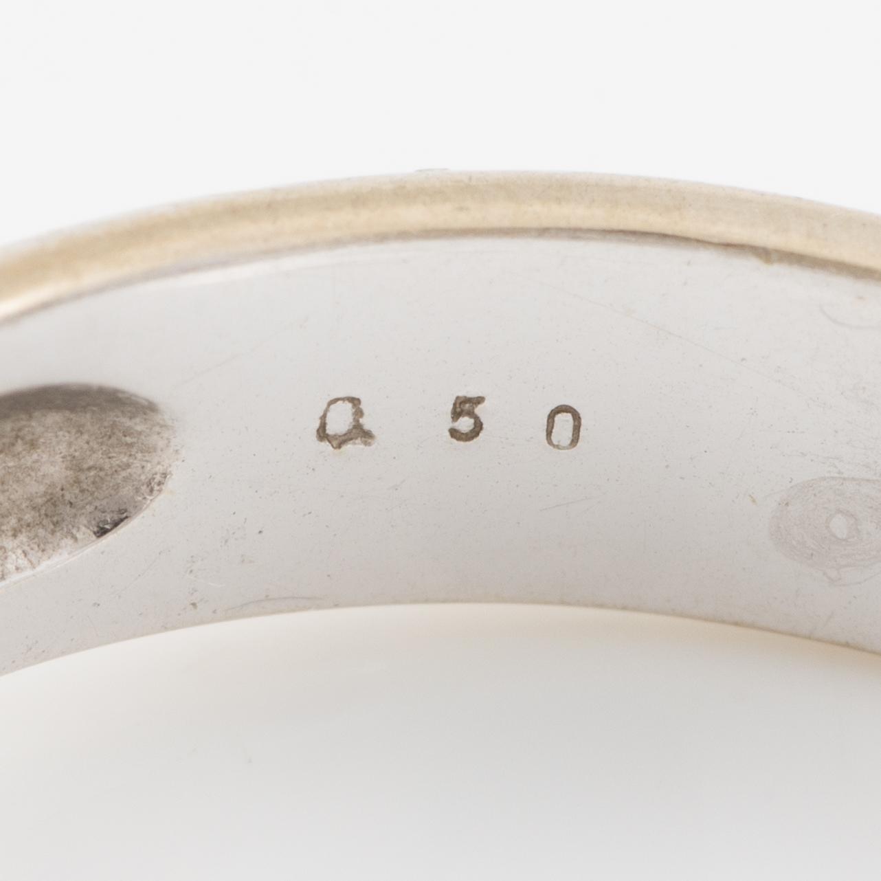 Ring, 18K white gold set with brilliant-cut diamonds.