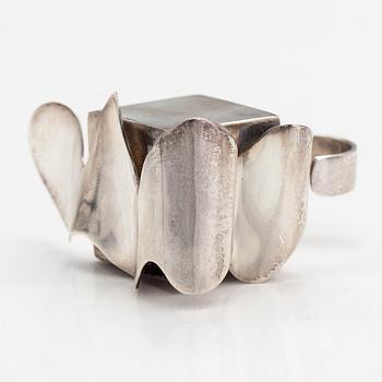 Paula Häiväoja, Ring, sterlingsilver. Pentti Roos/Studio Paula, Helsingfors 1969.