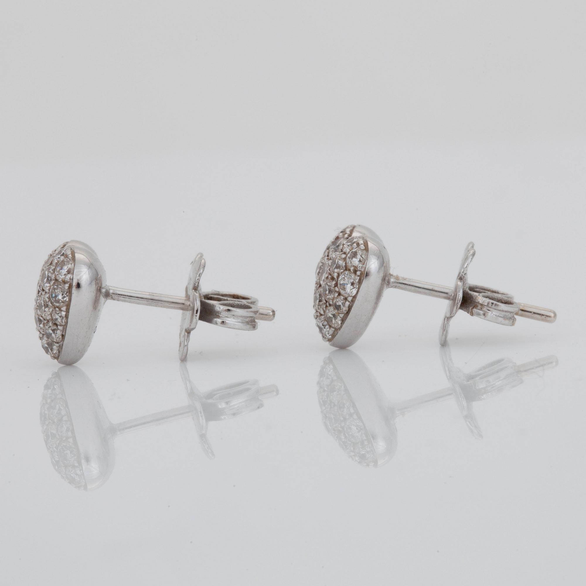 A matching heart-shaped, necklace and pair of earrings, set. Total gem weight circa 0.80 ct.