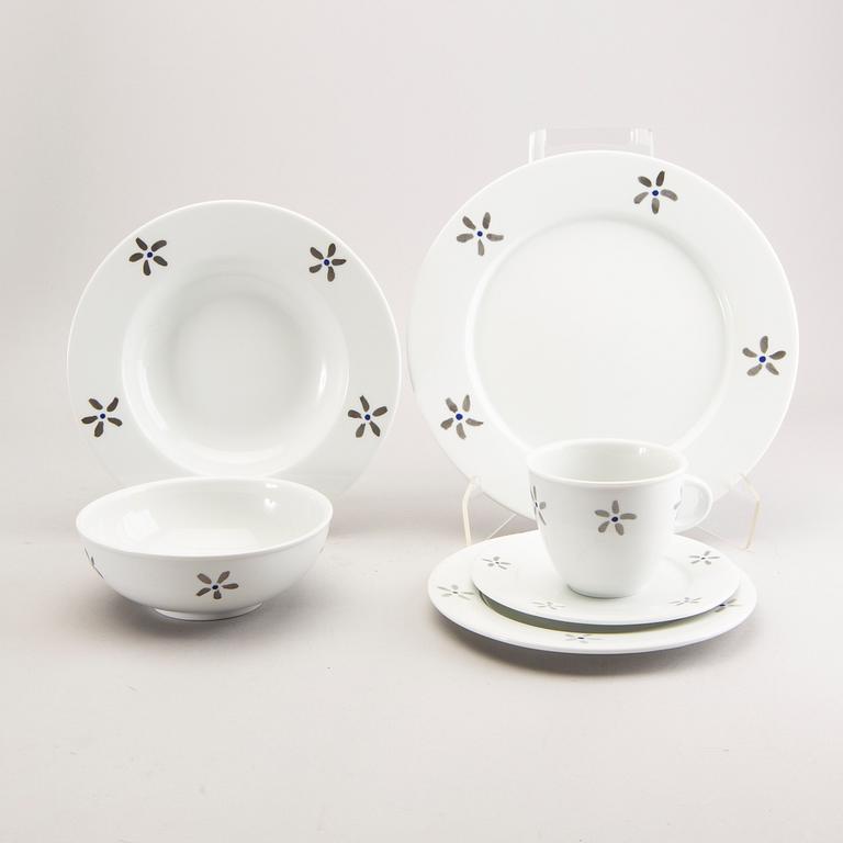 Jonas Bohlin, servis Qvint 28 dlr Rörstrand porslin.