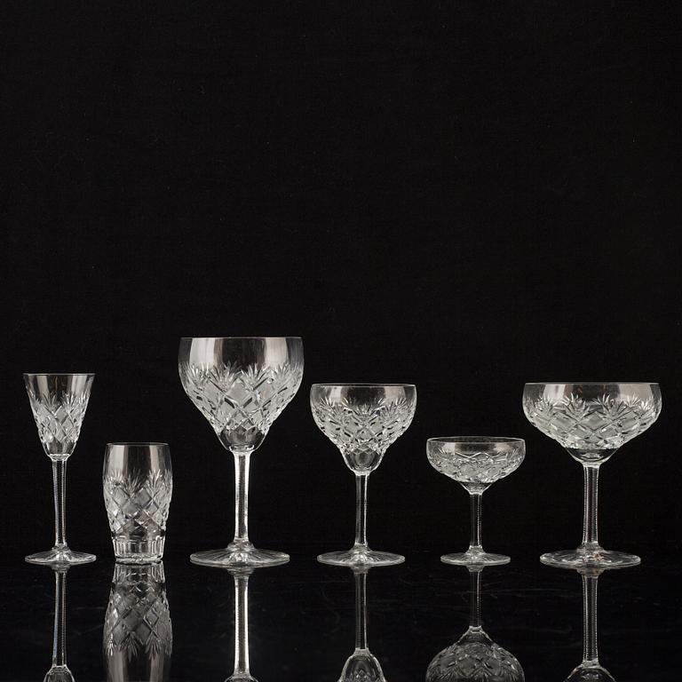 GLASSERVIS, 67 delar. Helga-modell, Flerohopp glasbruk, 1900-talets mitt.