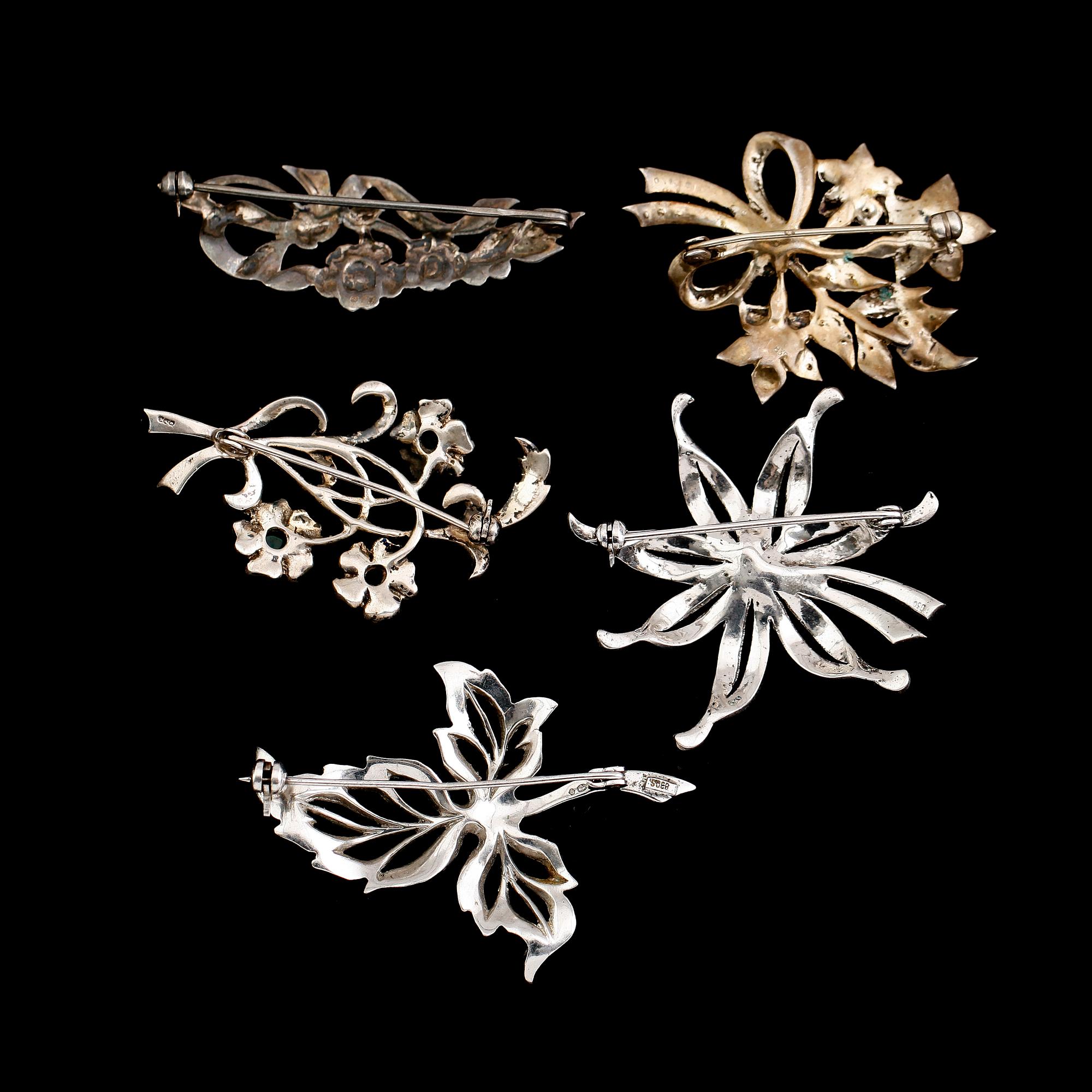 BROSCHER, 5 st, silver, 1900-talets första hälft.