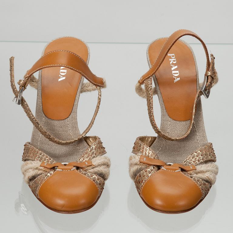 SKOR, sandaletter, Prada.