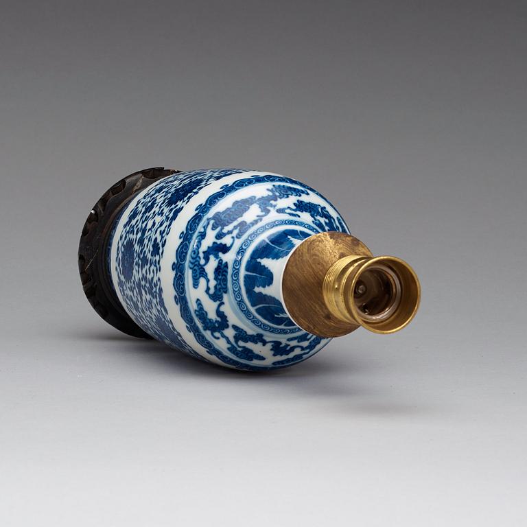 A blue and white vase decorated with lotus-scrolls and bats among clouds, Qing Dynasty, 19th Century.