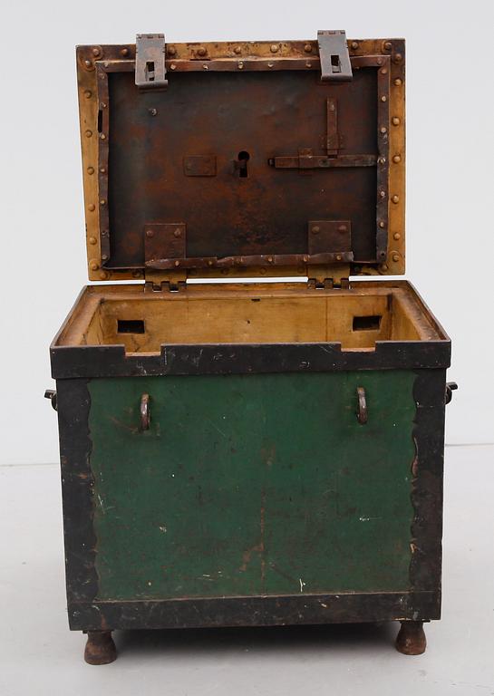 KASSAKISTA, järn, 1800-talets första hälft.