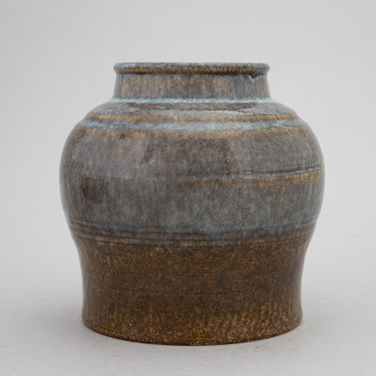 Carl-Harry Stålhane, a stoneware bowl, vase and dish, Rörstrand.