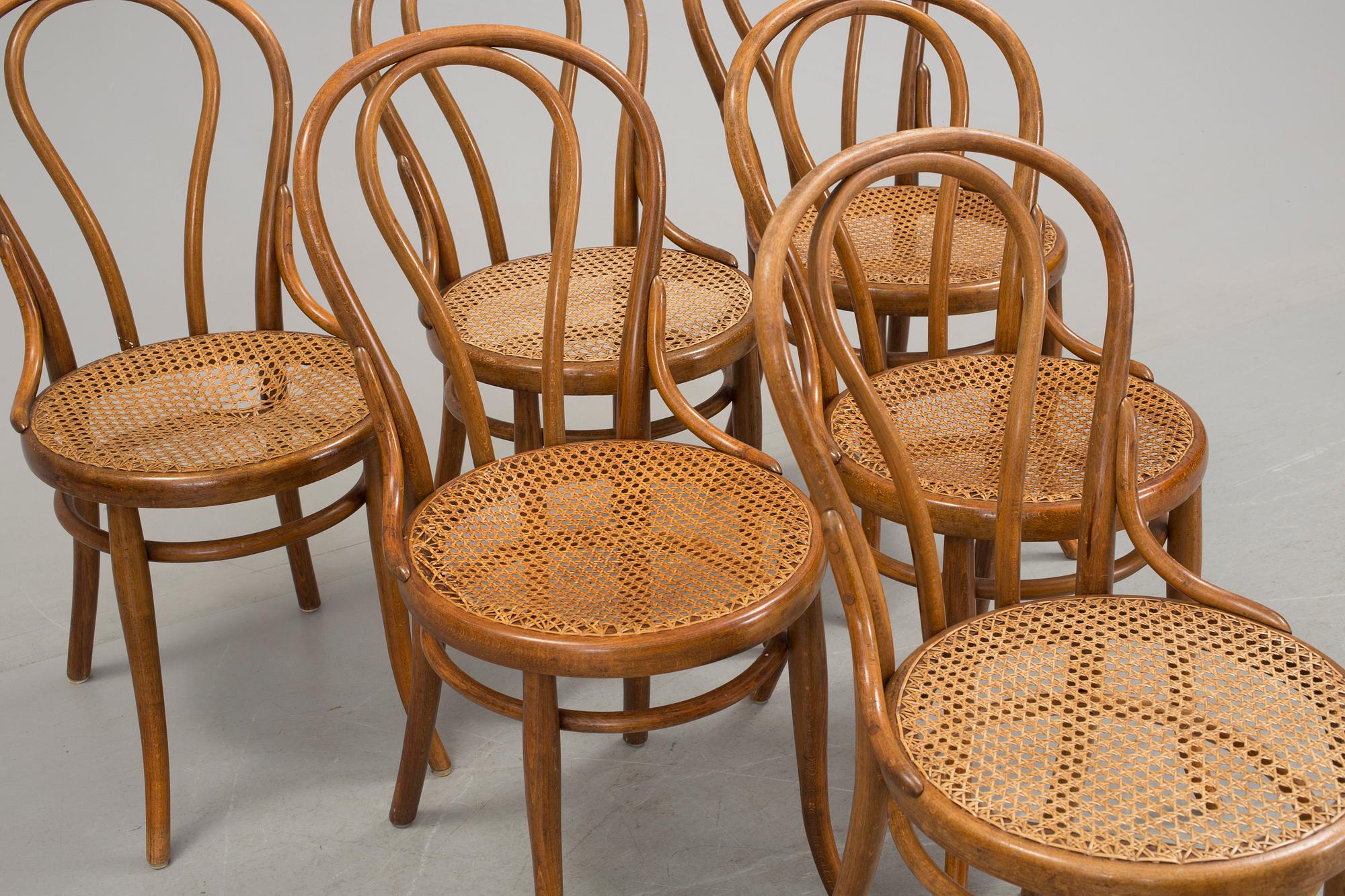 A set of six Thonet "Konsumstuhl Nr. 14" chairs fron the first half of the 20th century.
