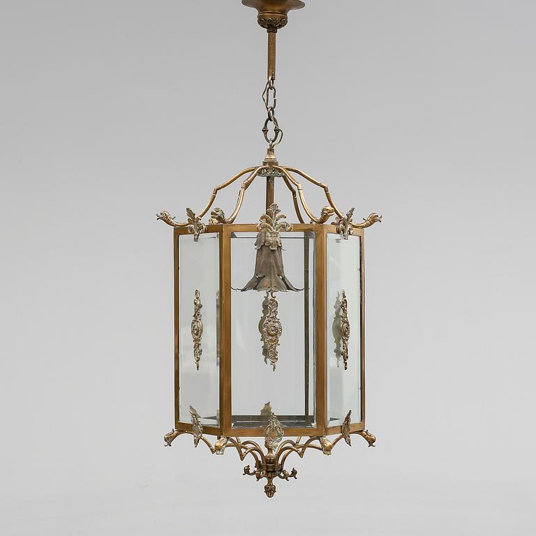 TAKLYKTA, mässing, 1900-talets första hälft. Höjd ca 70 cm.