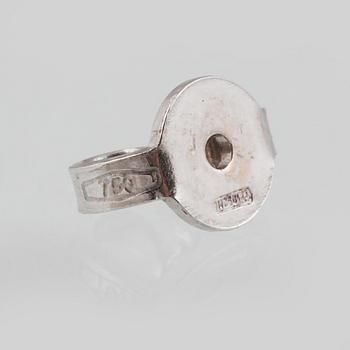 ÖRHÄNGEN, 18K vitguld med briljantslipade diamanter ca 0.81 ct. Vikt 1,6 gram.
