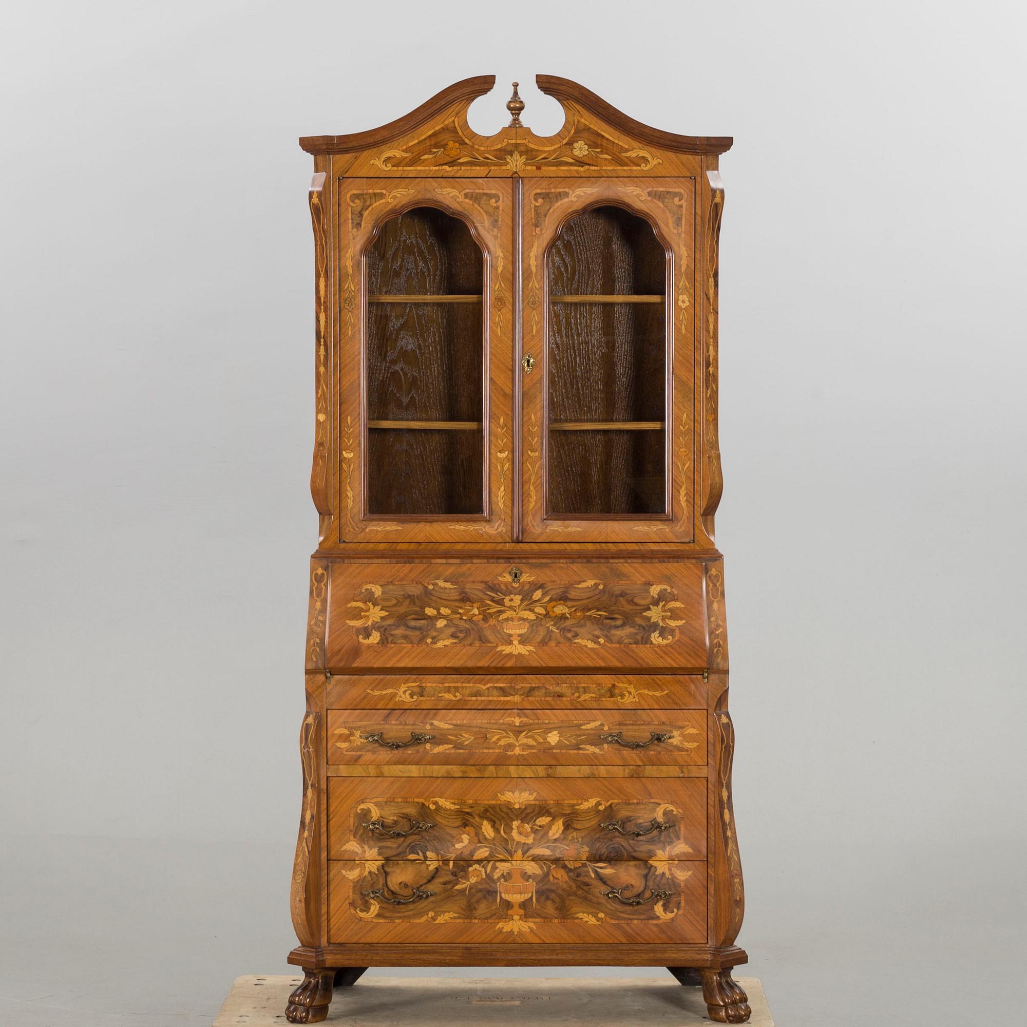 SKRIVSKÅP med VITRINÖVERDEL, holländsk barockstil 1900-tal.