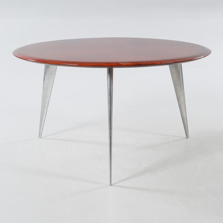 A dining table and four chairs by Philippe Starck for Driade/Aleph, fourth quarter of the 20th century.