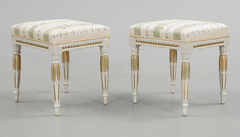 TABURETTER, ett par, sengustaviansk stil, 1900-talets början.