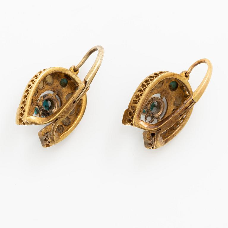 Brosch och ett par örhängen 14K guld med turkoser och pärlor.
