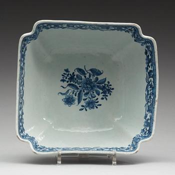 A blue and white bowl, Qing dynasty, Qianlong (1736-95).