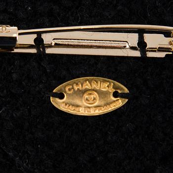 CHANEL JA GUCCI, kolme rintakorua.