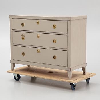 A chest of drawers, 19th Century.