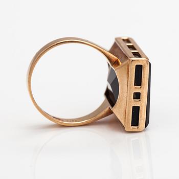 Bror Sundgren, Ring, 14K guld, rökkvarts. Westerback, Helsingfors 1963.