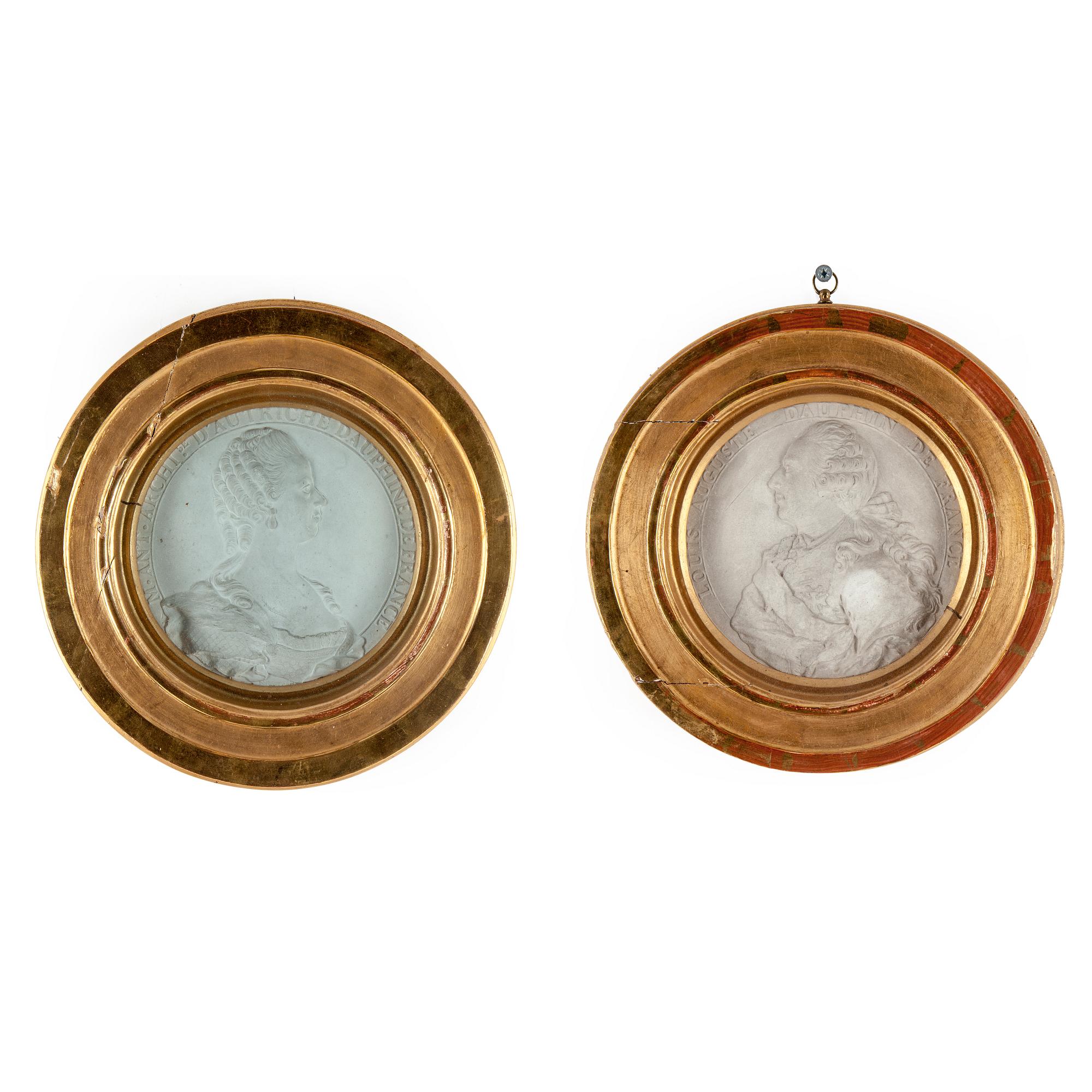 RELIEFER, ett par, gips, Frankrike, 1700-tal.