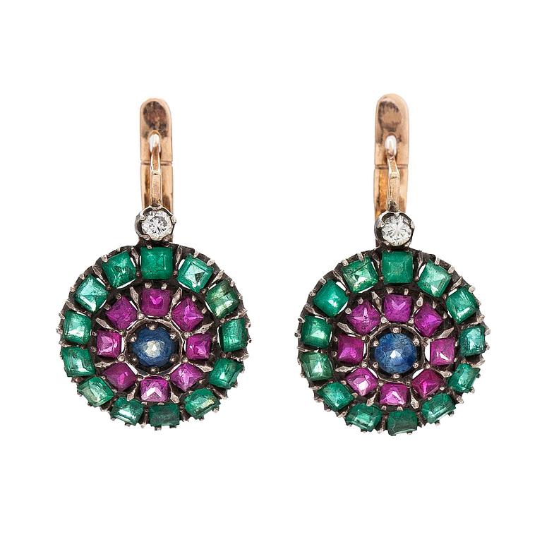 Örhängen, 14K guld och silver med rubiner, safirer, smaragder och diamanter.