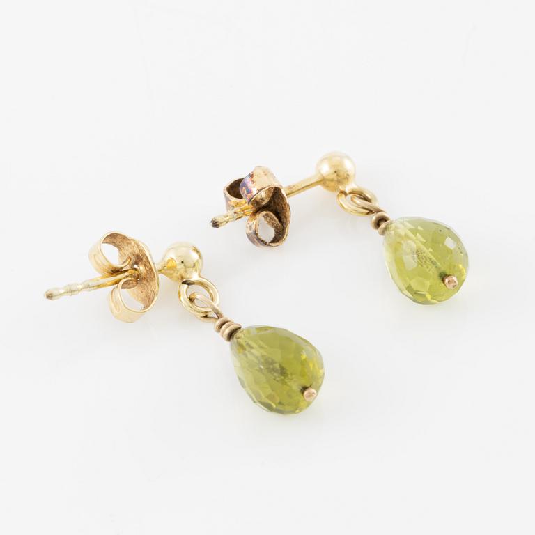 Earrings, a pair, 14K gold with briolette-cut peridot.