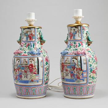 BORDSLAMPOR, ett par, porslin, Kina, 1800/1900-tal.