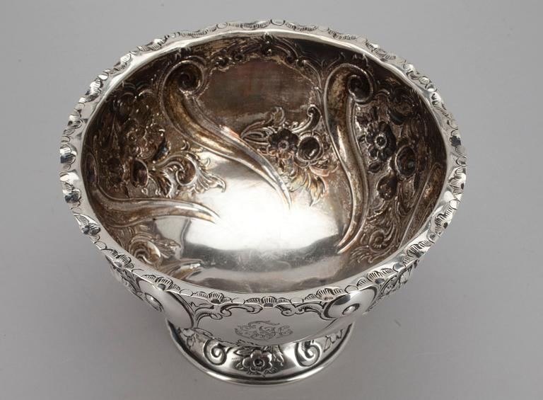 UPPSATSSKÅL, silver, London 1901. Vikt ca 409 g.