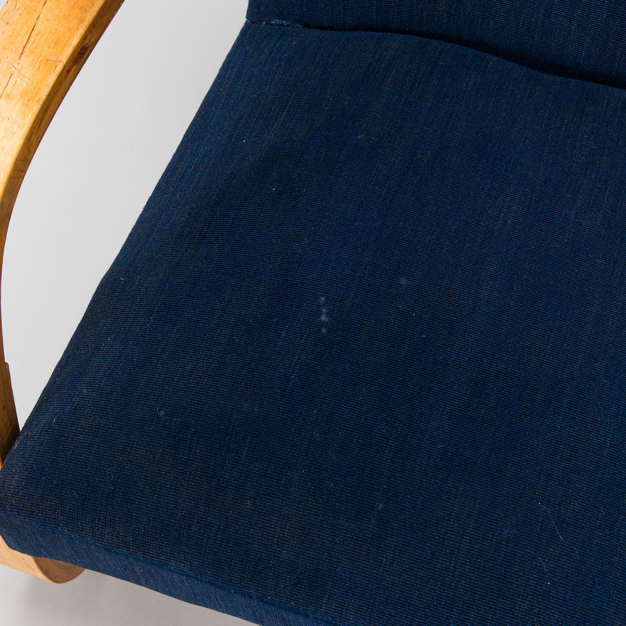 Alvar Aalto, a mid-20th century '401' armchair for  O.Y. Huonekalu- ja Rakennustyötehdas A.B. Finland.