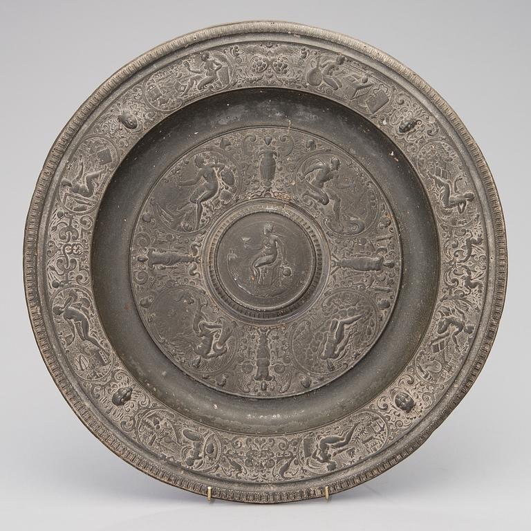 AN EARLY 17TH CENTURY CENTRAL EUROPEAN TEMPERANTIA DISH.