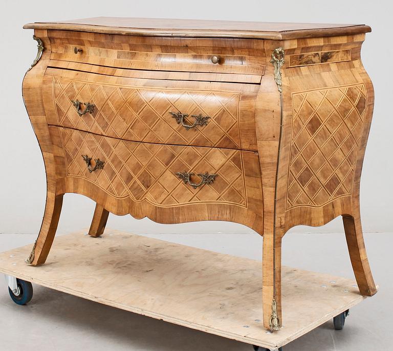 BYRÅ, rokokostil, 1900-tal.