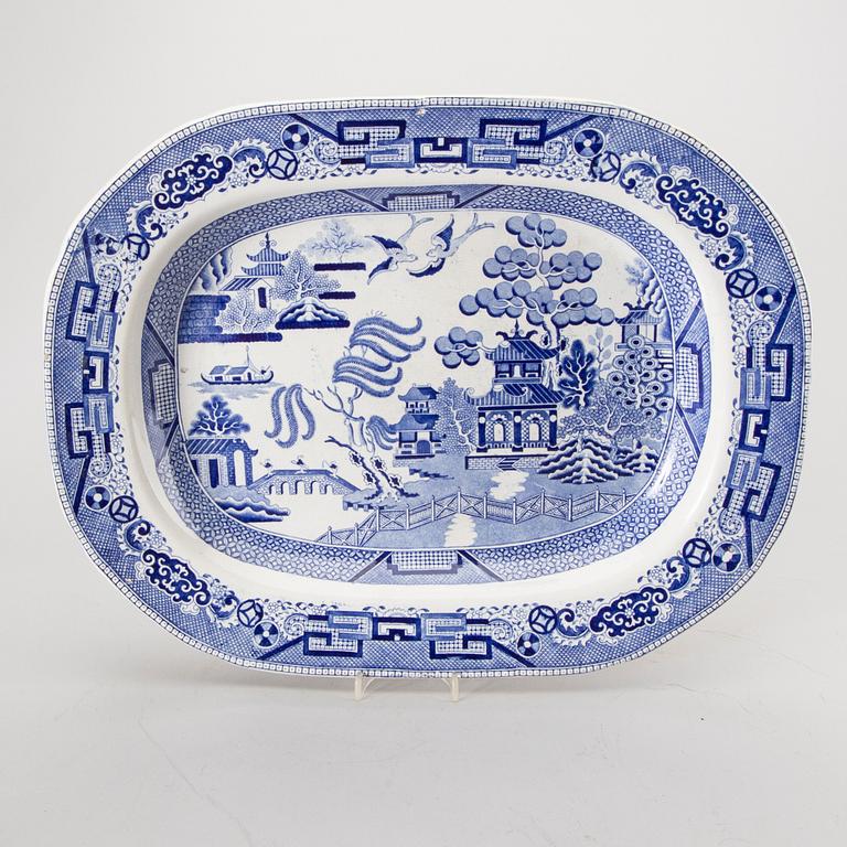 UPPLÄGGNINGSFAT, flintgods bl.a. Stafford-shire, 10 delar, 1900-tal.