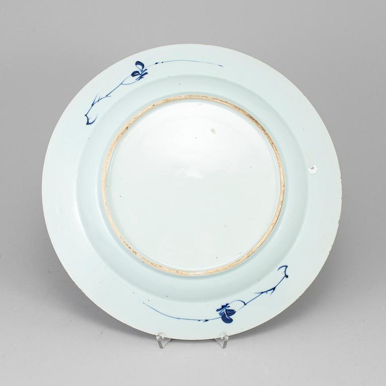 A blue and white serving dish, Qing dynasty, Qianlong (1736-95).