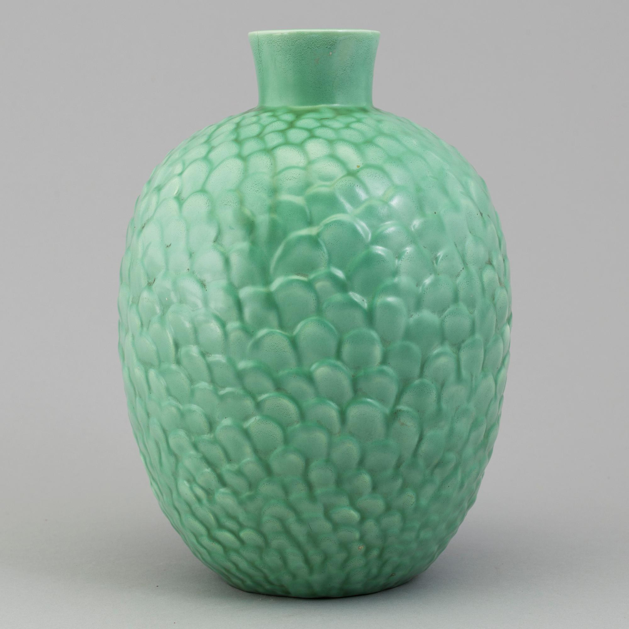 A 1940´s earthenware Anna-Lisa Thomson vase from Upsala Ekeby.