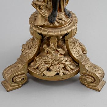 KANDELABRAR, ett par, bronserad metall, omkring 1900.