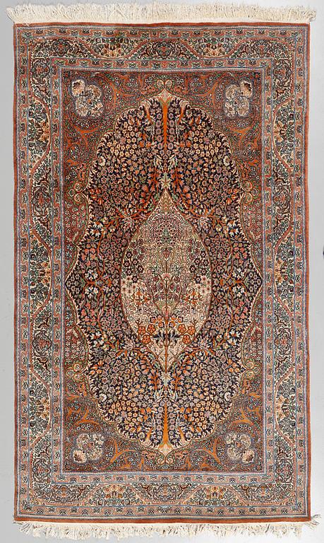 MATTA, troligen Ghom, 1900-talets andra hälft, 226 x 138 cm.