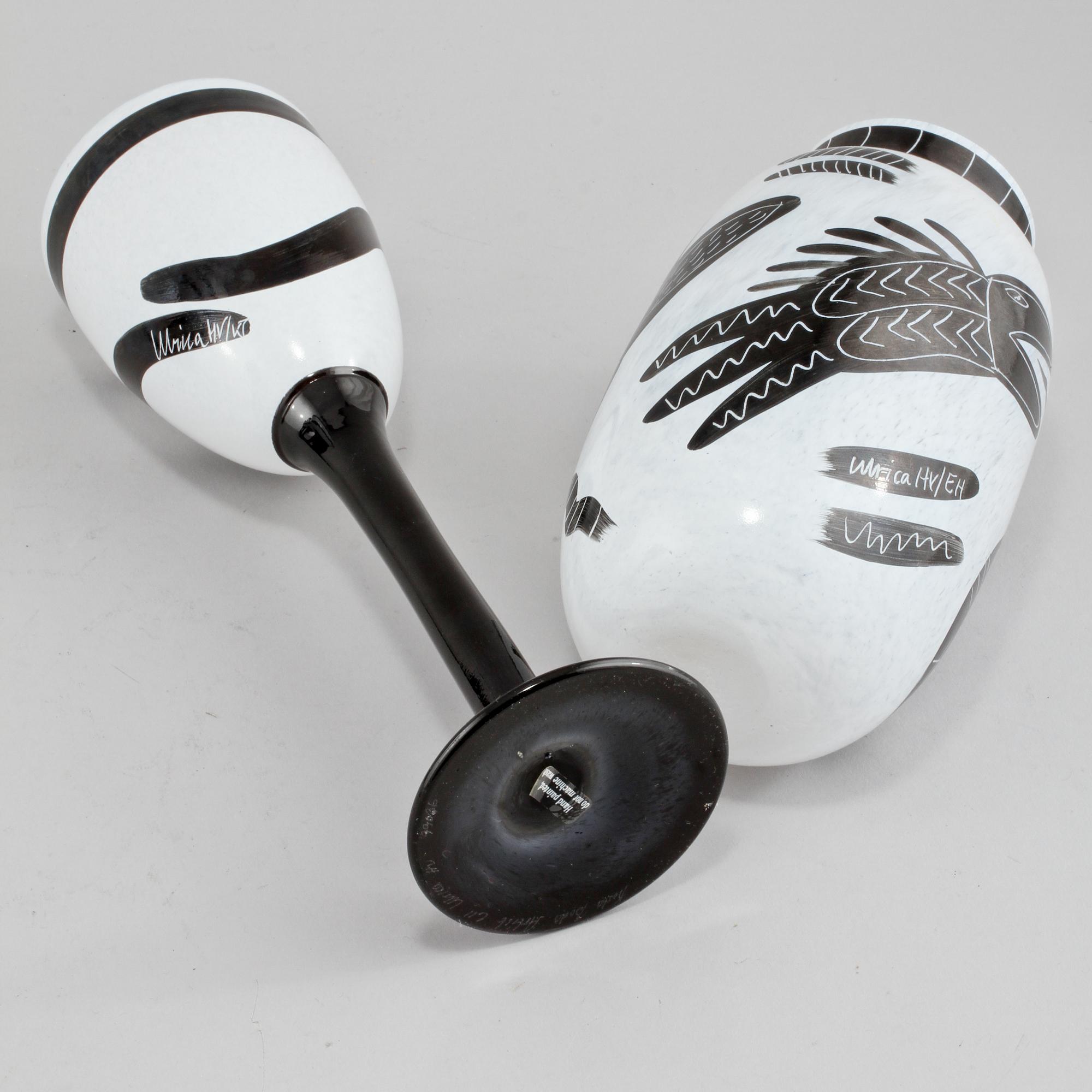 VINGLAS, 6 st, samt VAS, Ulrica Hydman-Vallien, Kosta Boda, signerade. 1900-talets senare del.